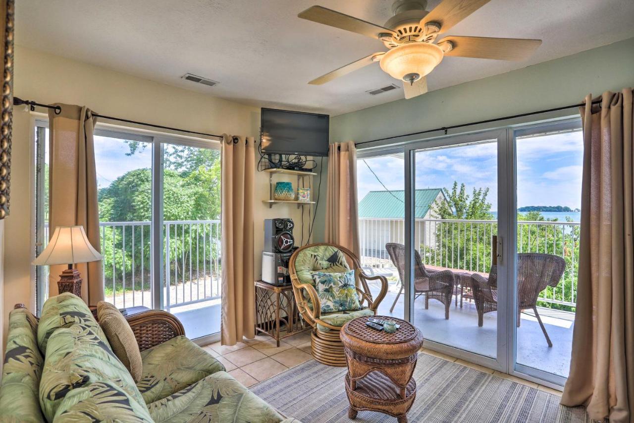 Waterfront Bass Island Retreat With Balcony And Tv Apartment Put-in-Bay Bagian luar foto