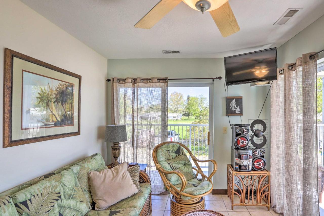 Waterfront Bass Island Retreat With Balcony And Tv Apartment Put-in-Bay Bagian luar foto