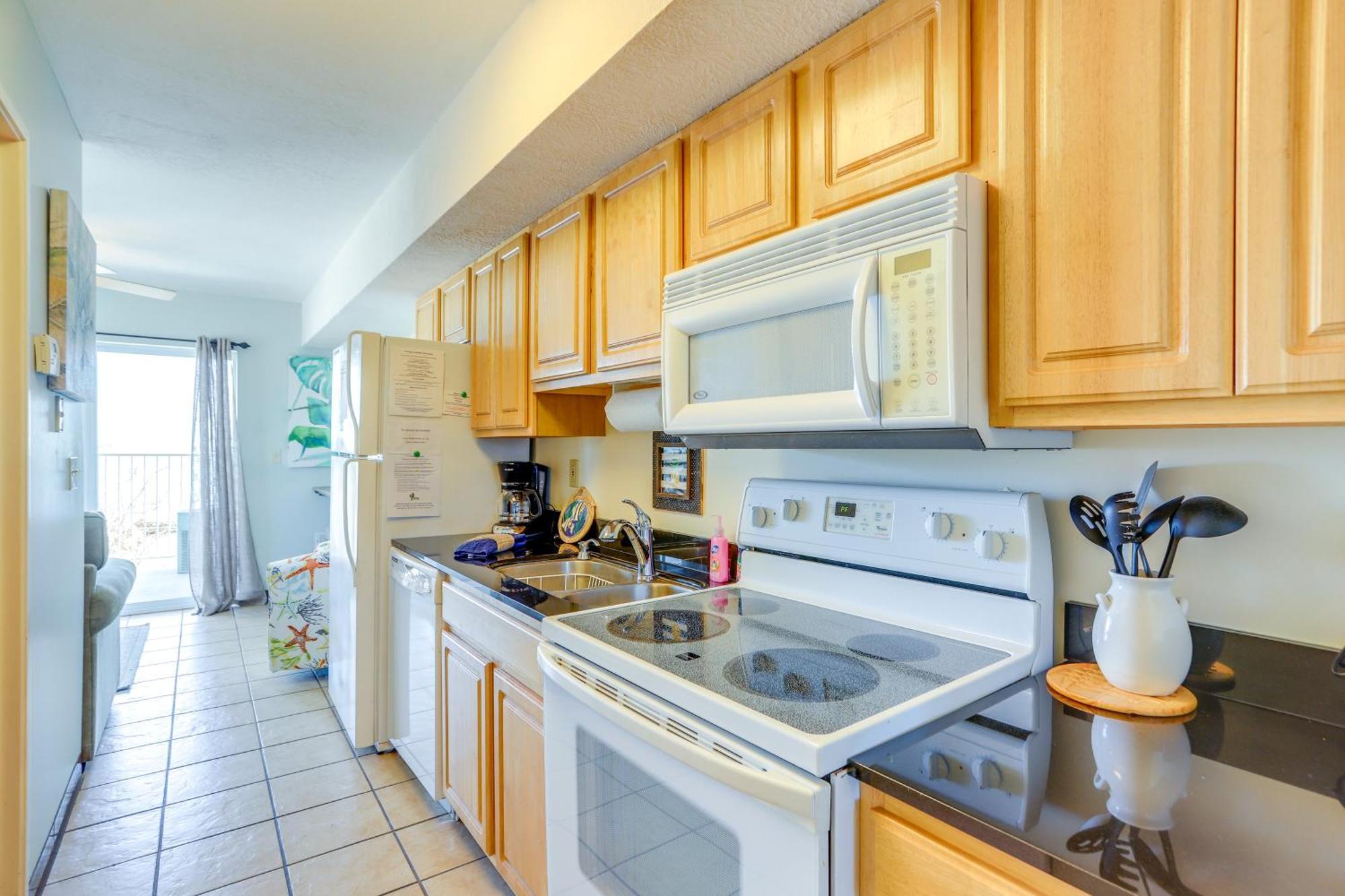 Waterfront Bass Island Retreat With Balcony And Tv Apartment Put-in-Bay Bagian luar foto