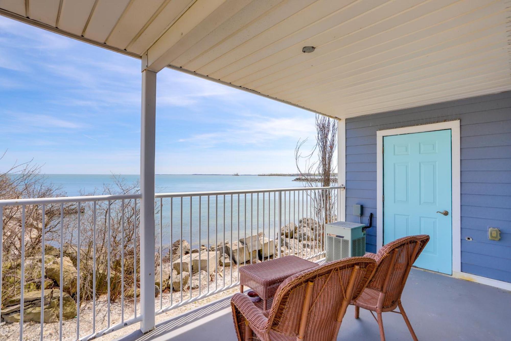 Waterfront Bass Island Retreat With Balcony And Tv Apartment Put-in-Bay Bagian luar foto