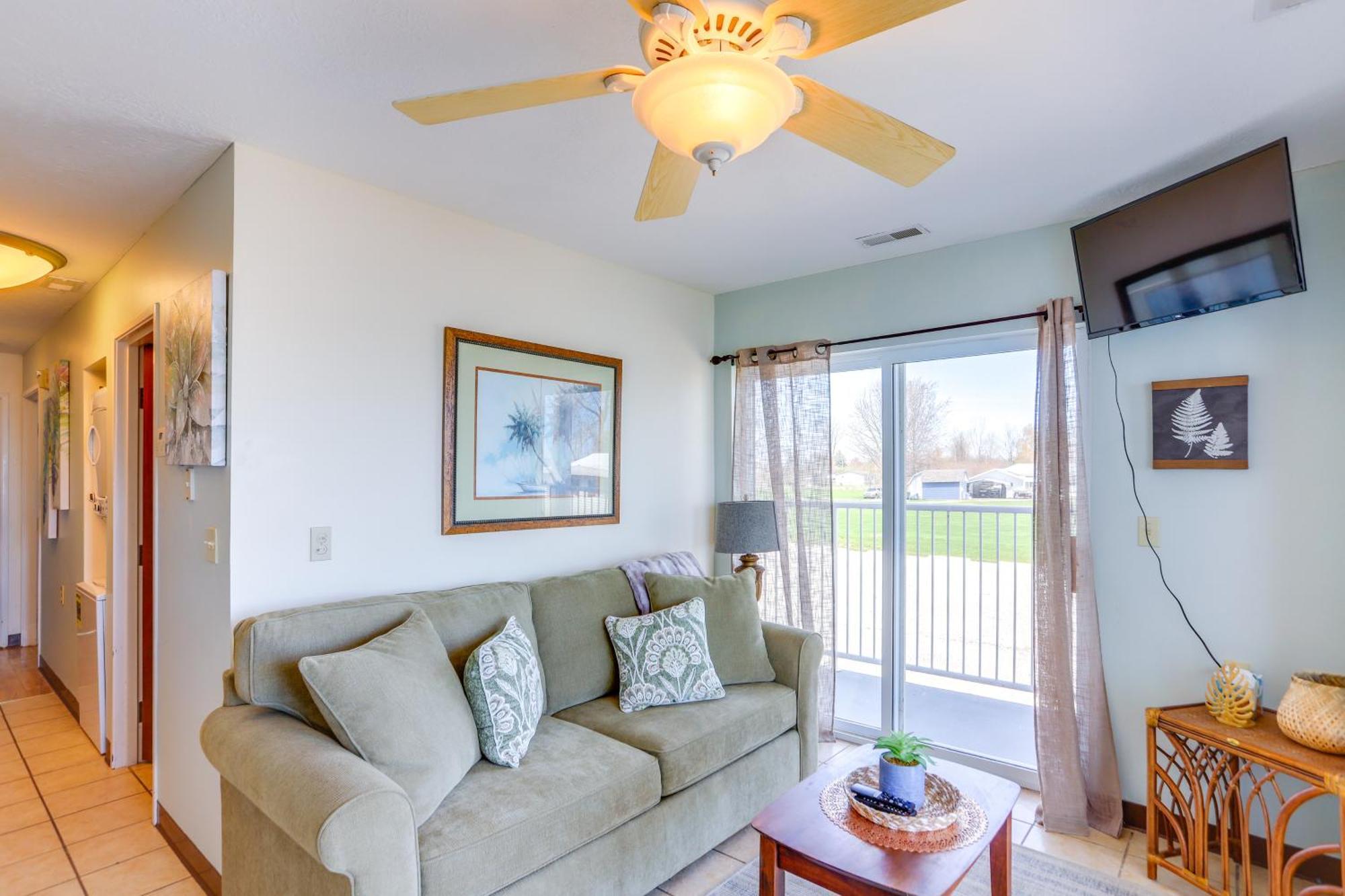 Waterfront Bass Island Retreat With Balcony And Tv Apartment Put-in-Bay Bagian luar foto