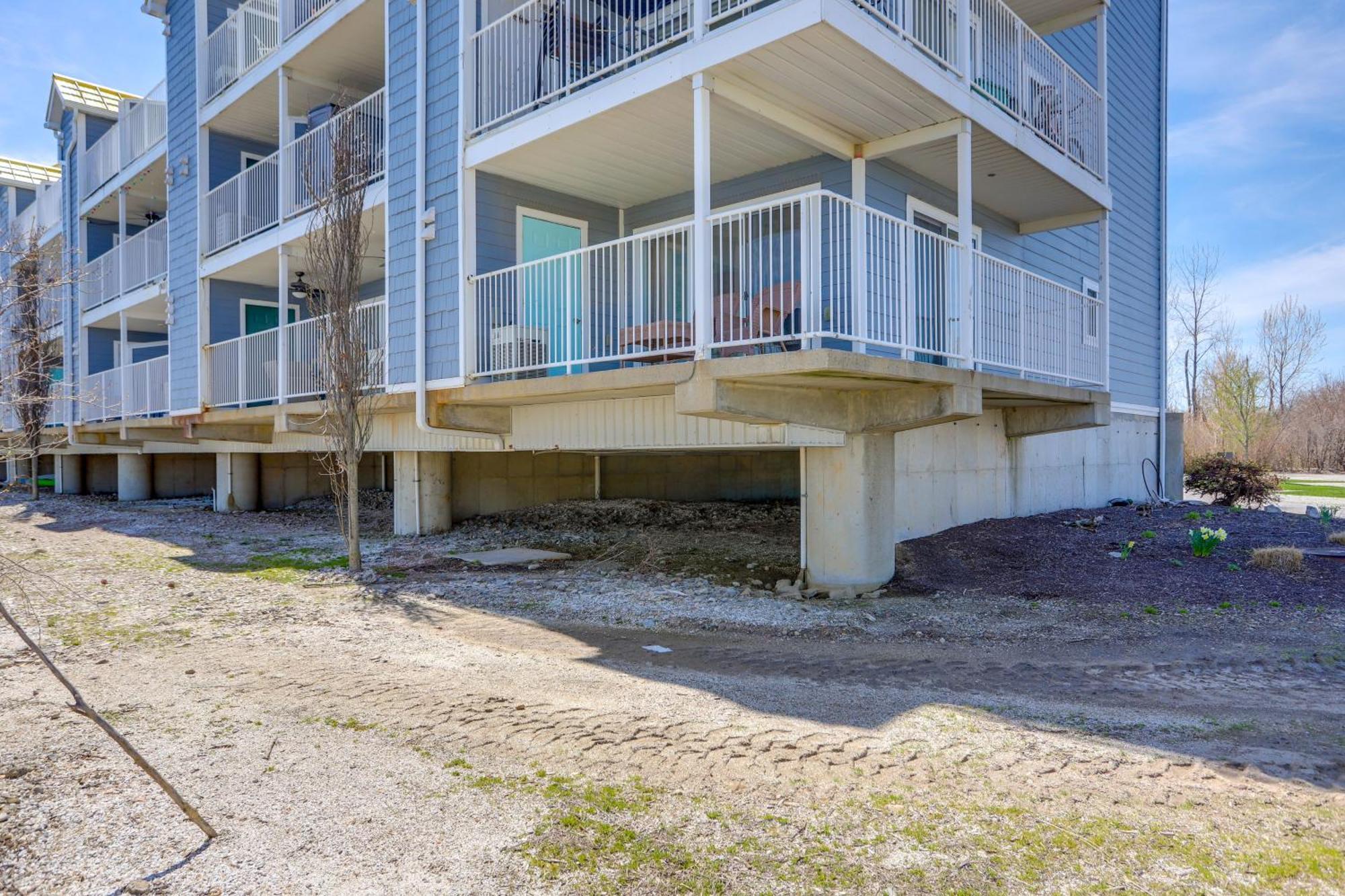 Waterfront Bass Island Retreat With Balcony And Tv Apartment Put-in-Bay Bagian luar foto